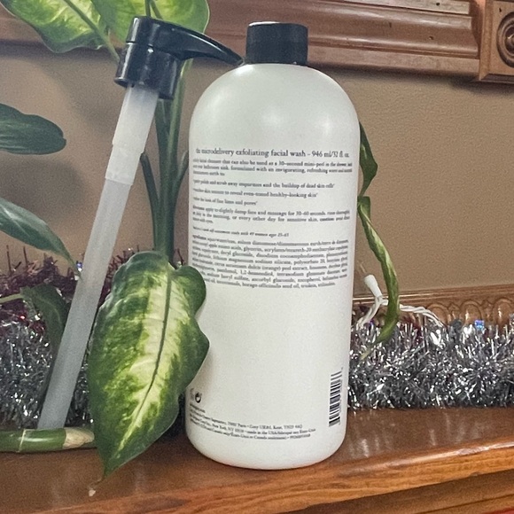 PHILOSOPHY MICRODELIVERY EXFOLIATING FACIAL WASH 32oz. Sealed with pump. - Picture 2 of 4